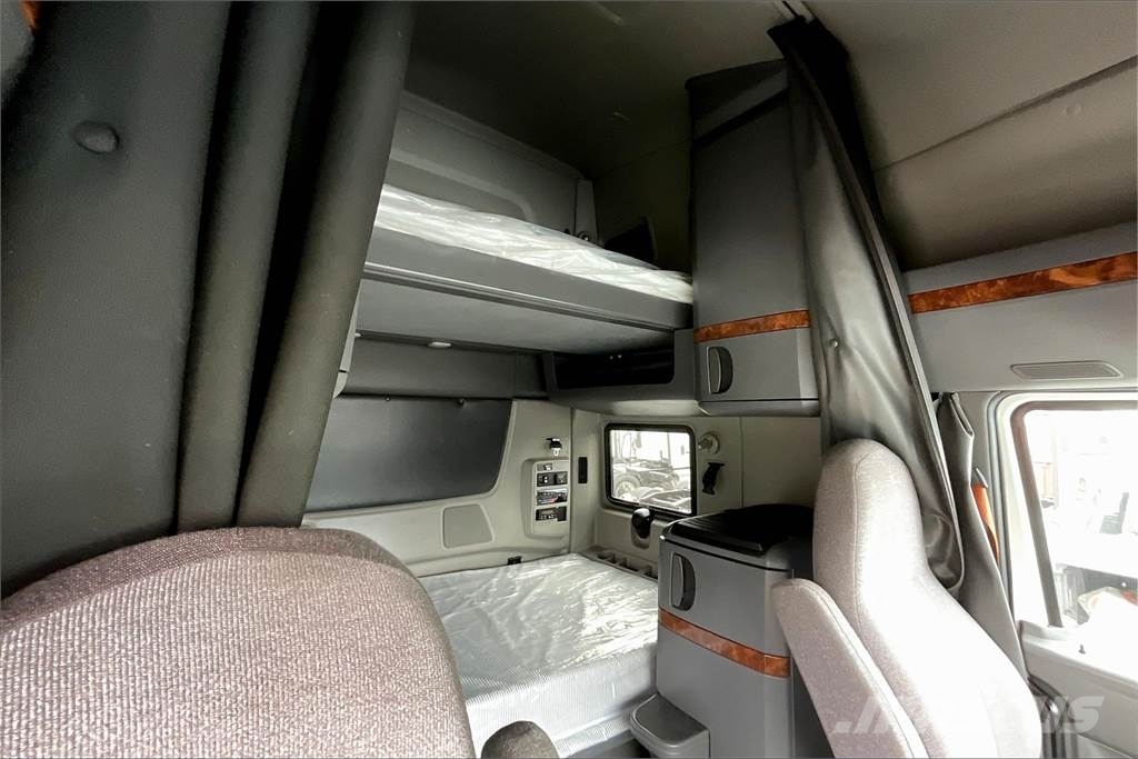 International LT625 6x4 Prime Movers