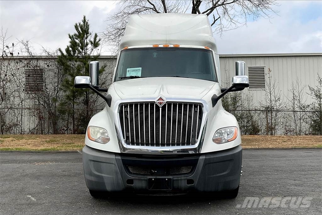 International LT625 6x4 Prime Movers