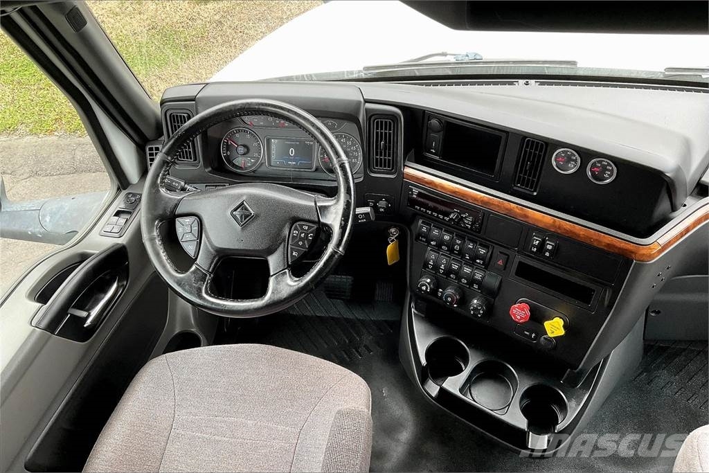 International LT625 6x4 Prime Movers
