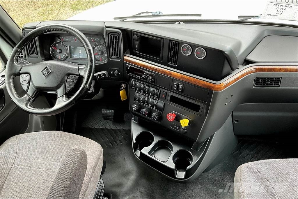 International LT625 6x4 Prime Movers