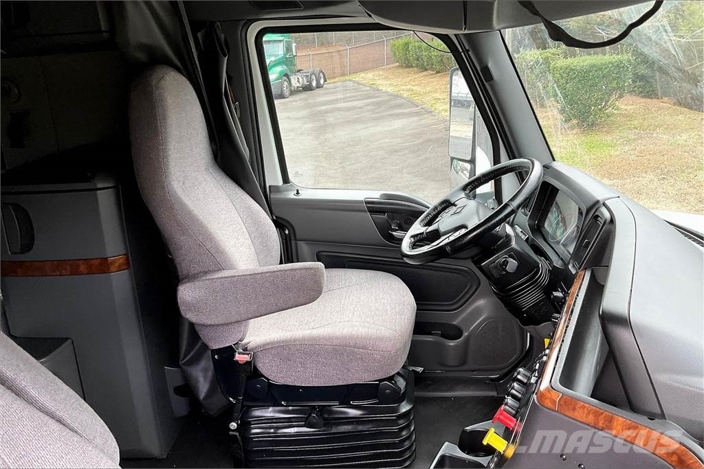International LT625 6x4 Prime Movers