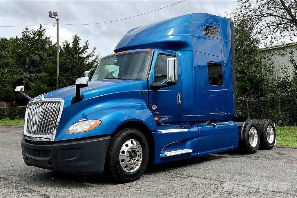 International LT625 6x4 Prime Movers