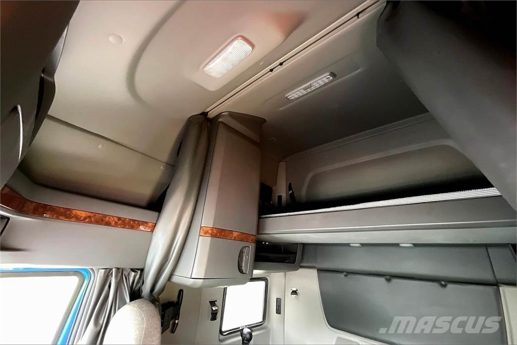 International LT625 6x4 Prime Movers