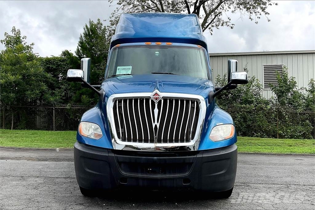 International LT625 6x4 Prime Movers