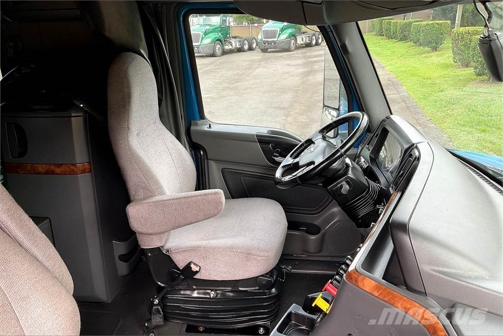 International LT625 6x4 Prime Movers