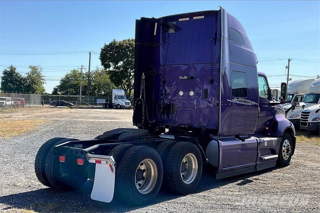 International LT625 6x4 Prime Movers