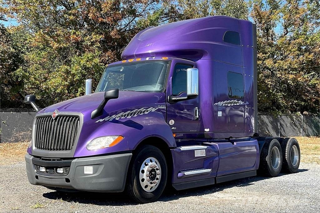 International LT625 6x4 Prime Movers
