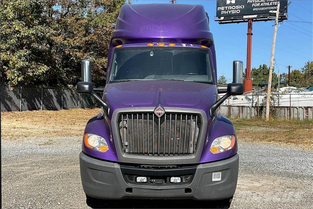 International LT625 6x4 Prime Movers