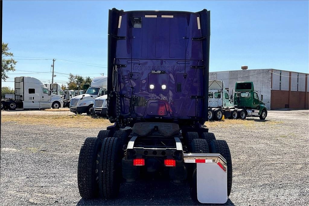International LT625 6x4 Prime Movers