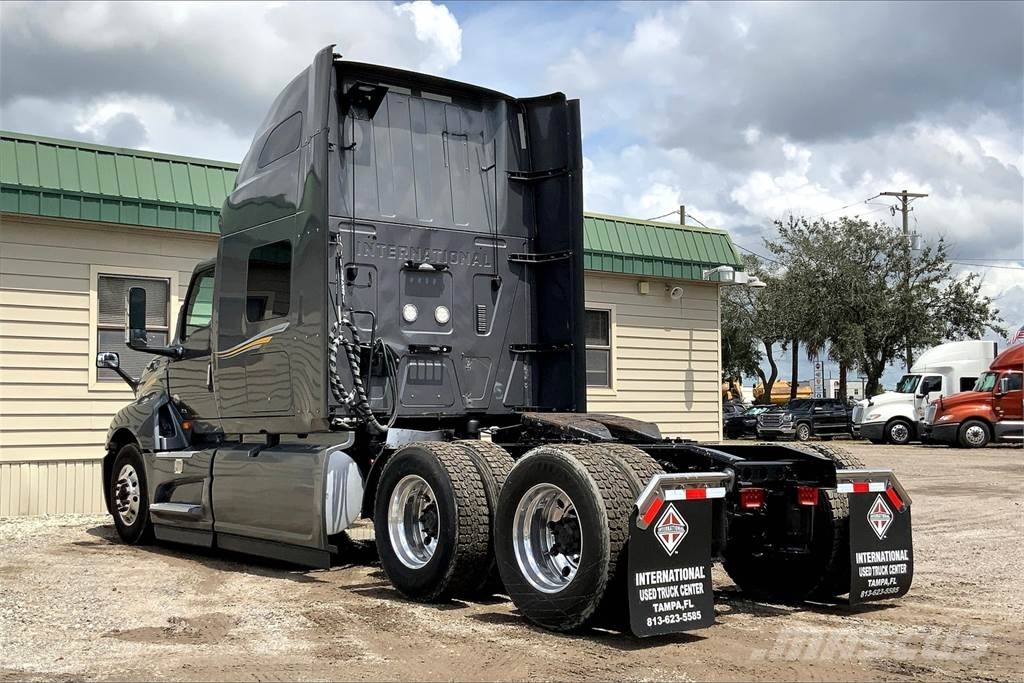 International LT625 6x4 Prime Movers