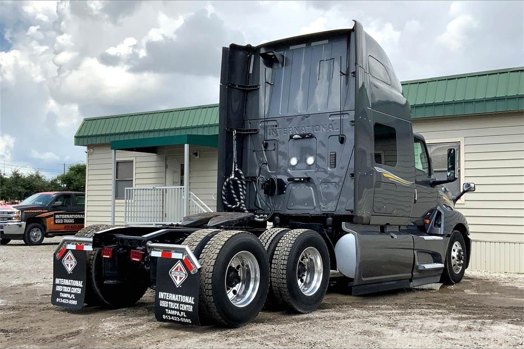 International LT625 6x4 Prime Movers