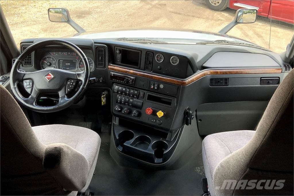 International LT625 6x4 Prime Movers