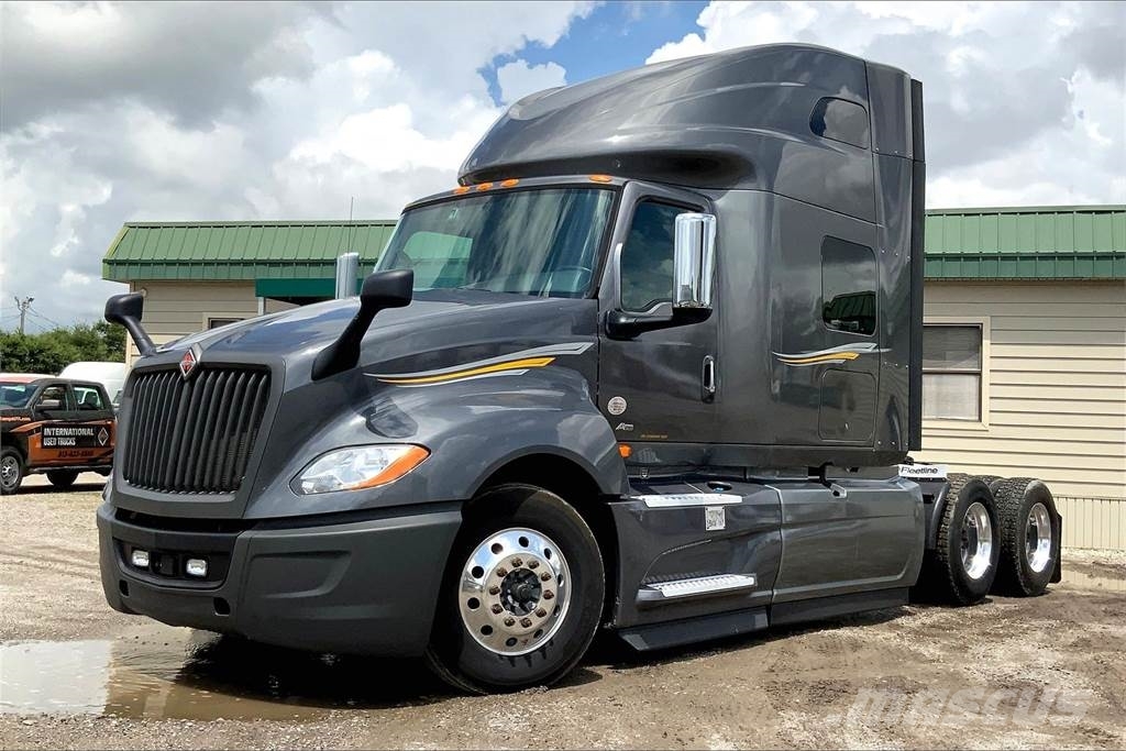 International LT625 6x4 Prime Movers