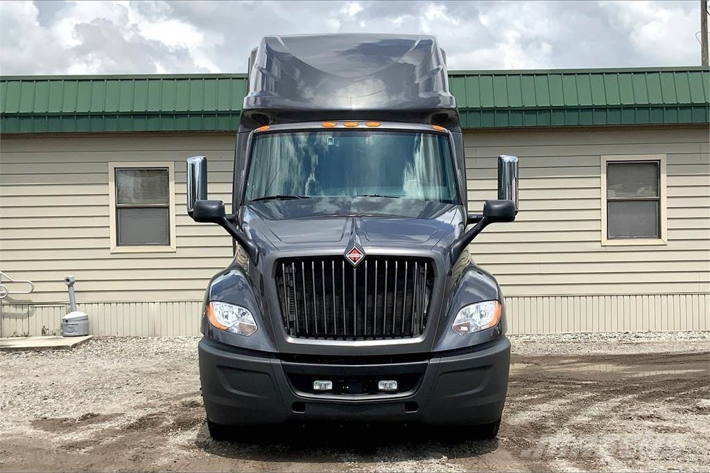 International LT625 6x4 Prime Movers