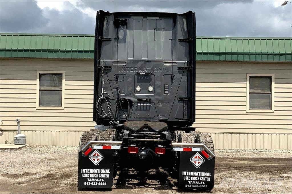 International LT625 6x4 Prime Movers