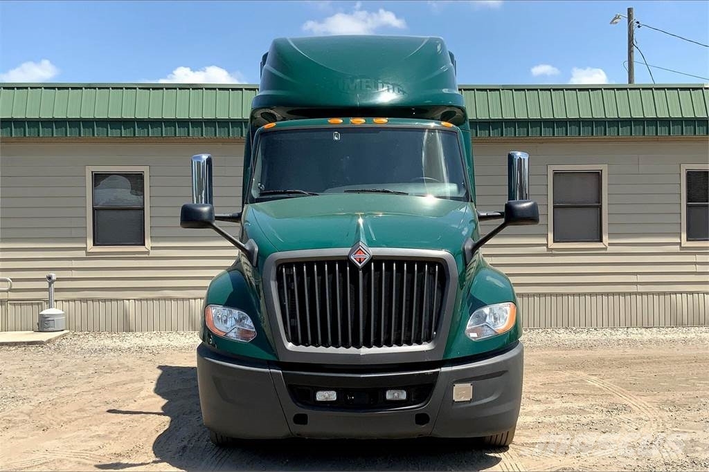 International LT625 6x4 Prime Movers