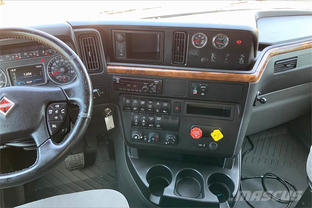 International LT625 6x4 Prime Movers