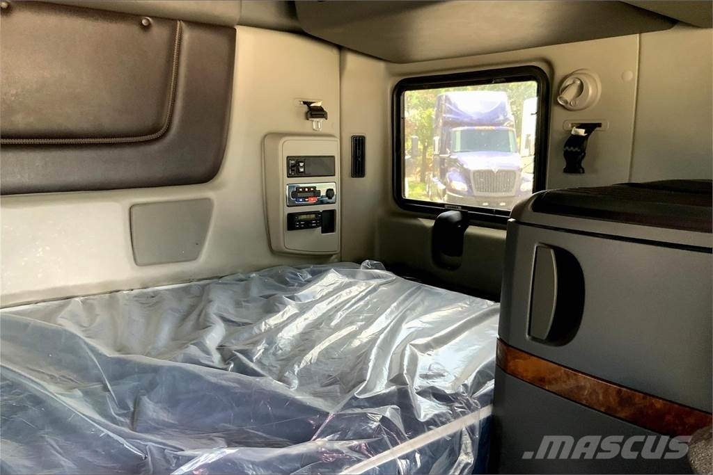 International LT625 6x4 Prime Movers