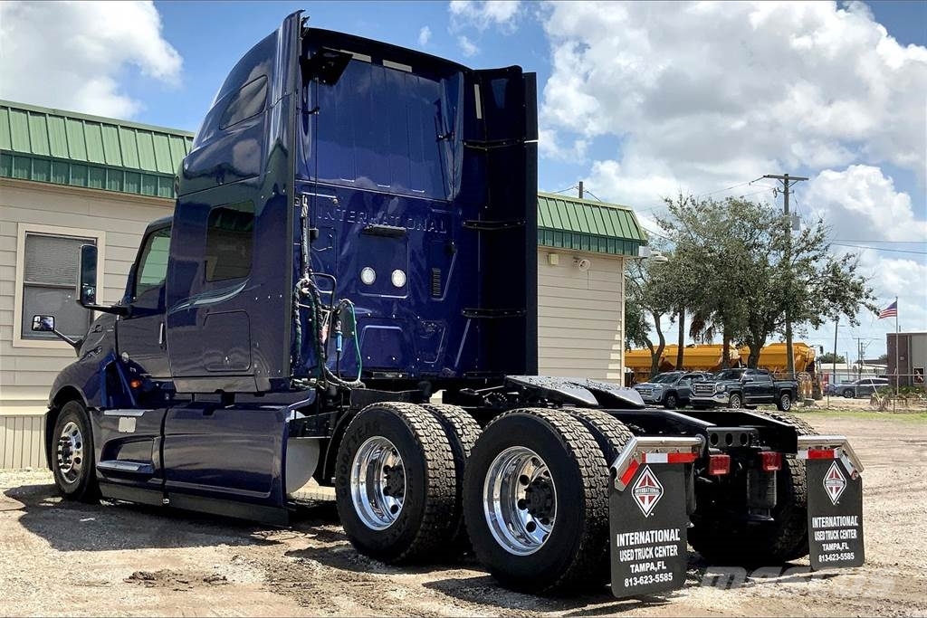 International LT625 6x4 Prime Movers