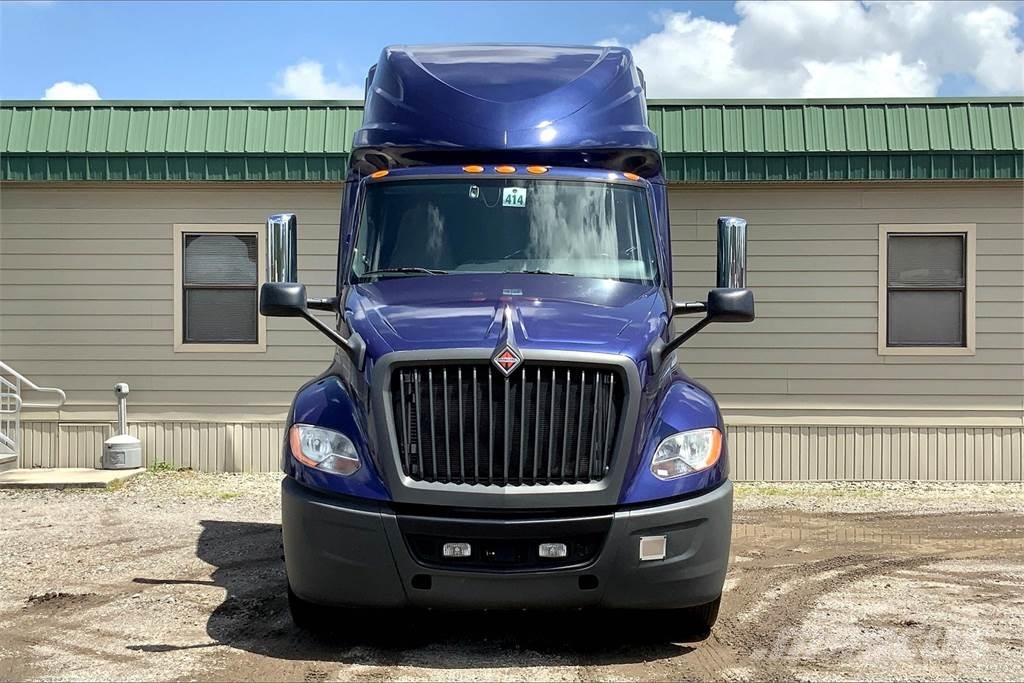 International LT625 6x4 Prime Movers