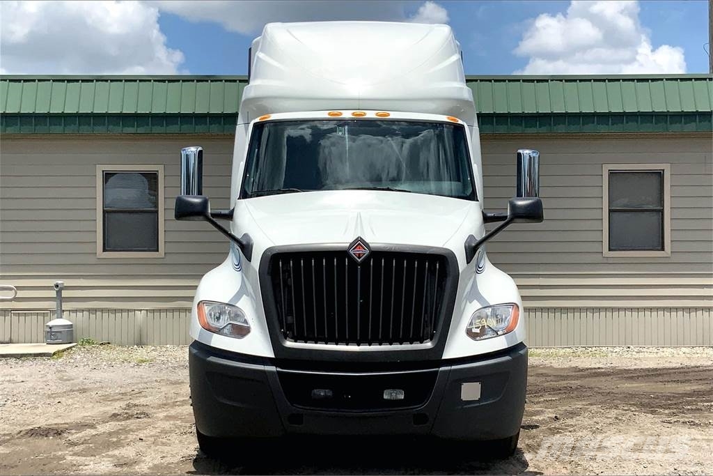 International LT625 6x4 Prime Movers