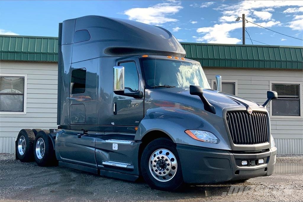 International LT625 6x4 Prime Movers