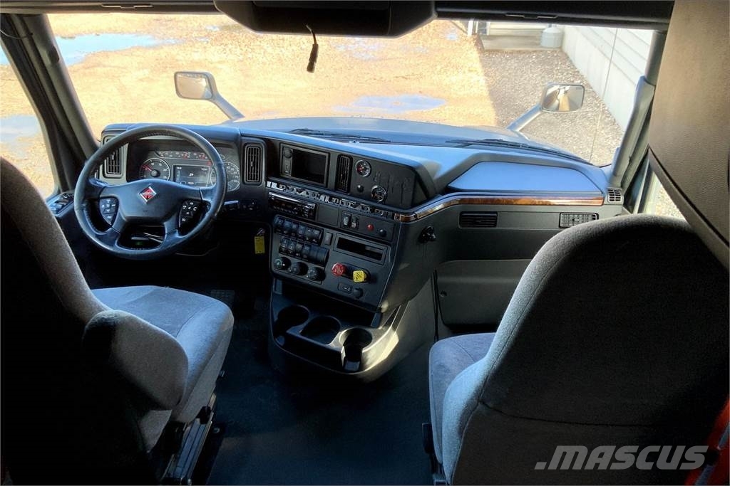International LT625 6x4 Prime Movers