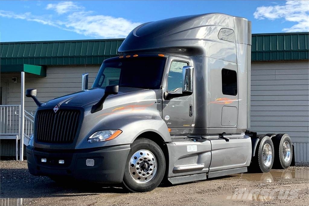 International LT625 6x4 Prime Movers