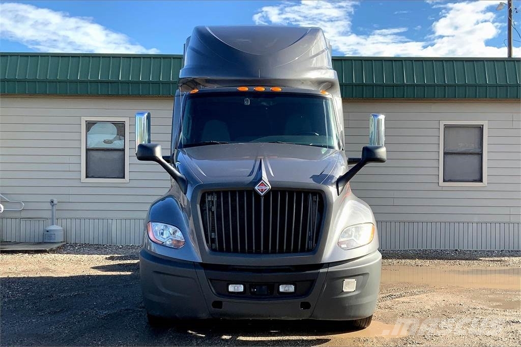International LT625 6x4 Prime Movers