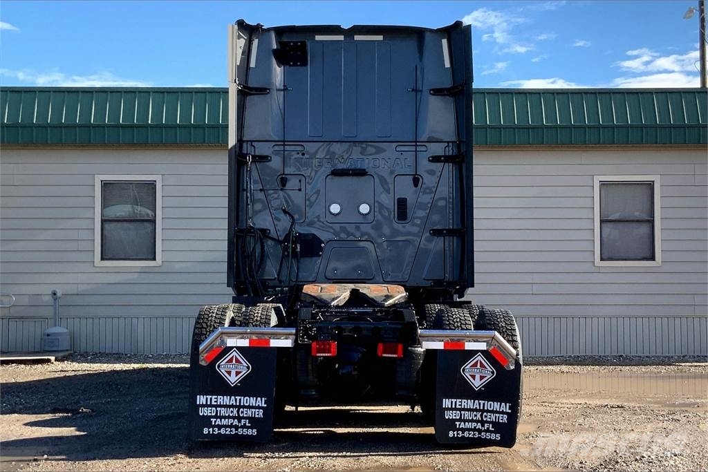 International LT625 6x4 Prime Movers