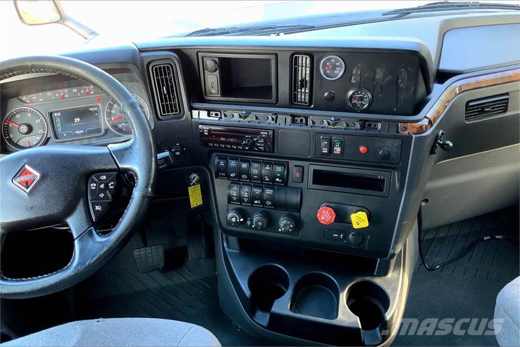 International LT625 6x4 Prime Movers