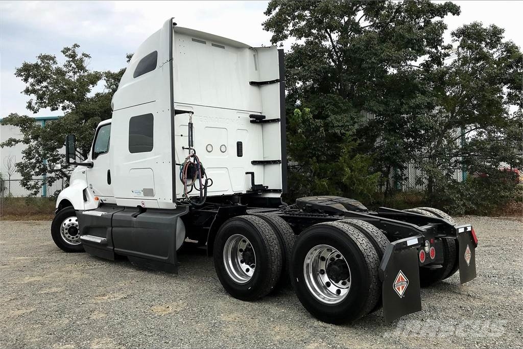 International LT625 6x4 Τράκτορες