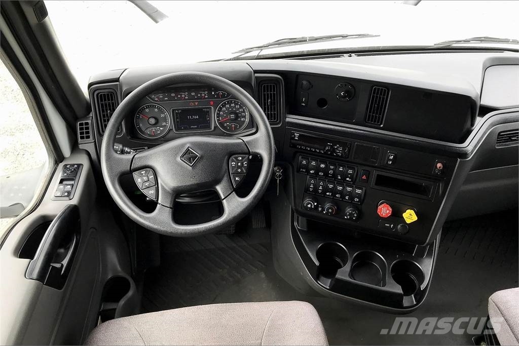 International LT625 6x4 Τράκτορες