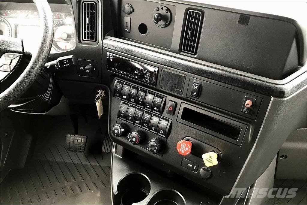 International LT625 6x4 Τράκτορες
