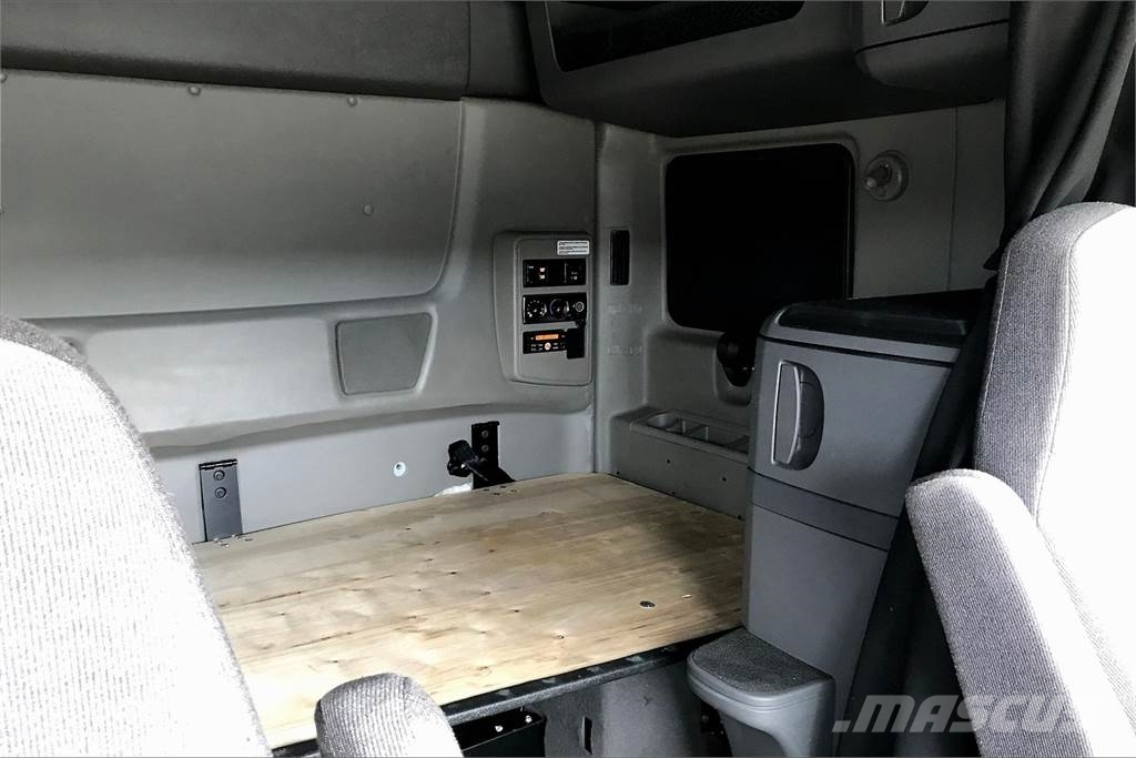 International LT625 6x4 Prime Movers