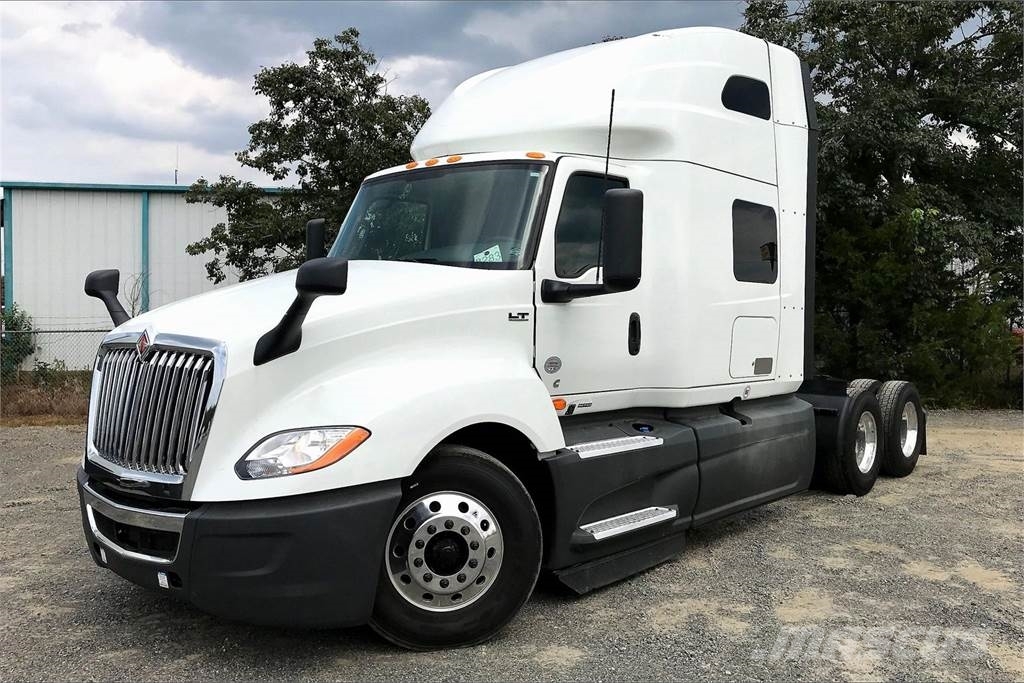 International LT625 6x4 Prime Movers