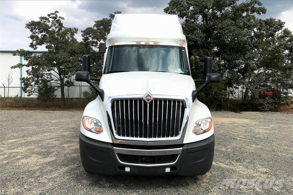 International LT625 6x4 Prime Movers