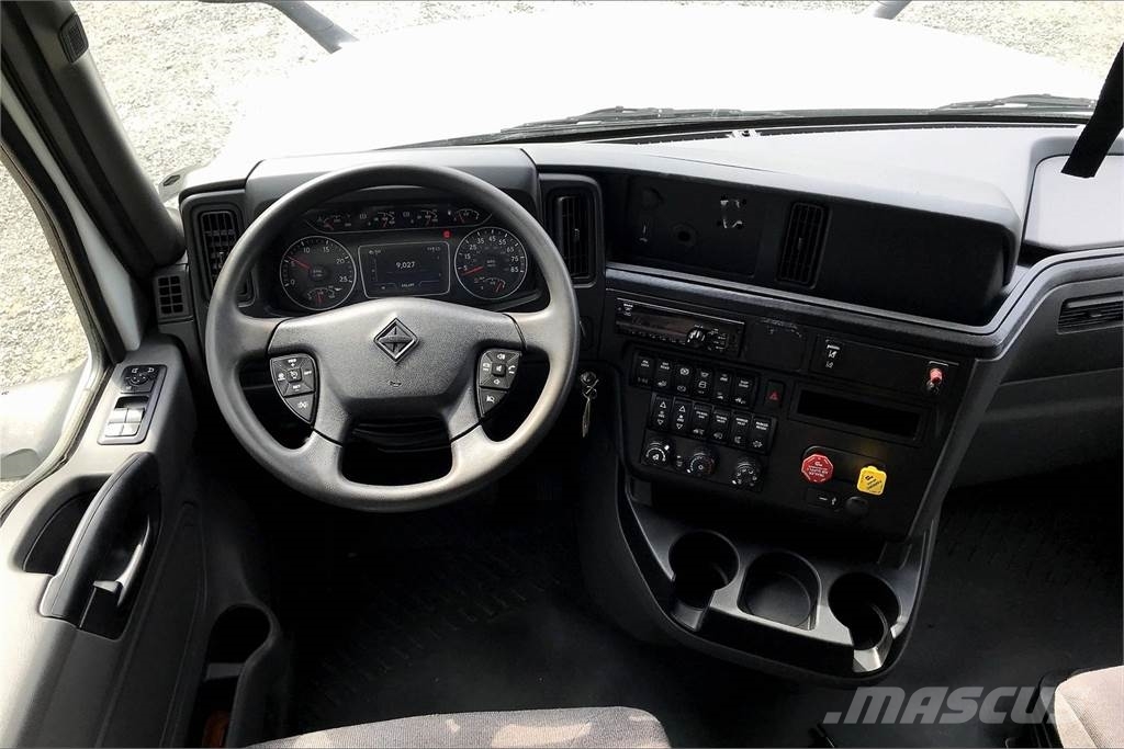 International LT625 6x4 Prime Movers