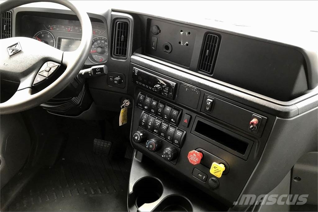 International LT625 6x4 Prime Movers
