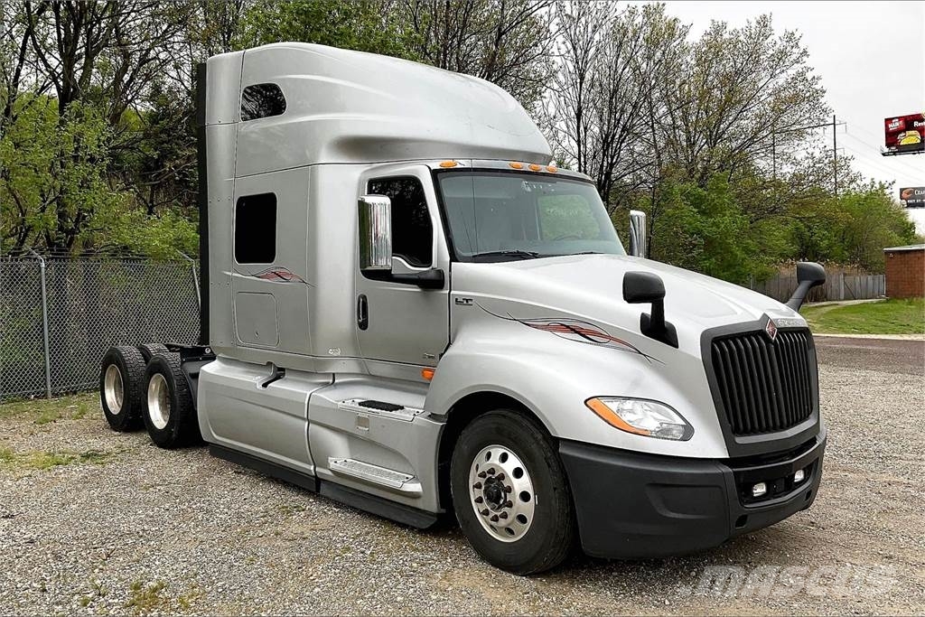 International LT625 6x4 Prime Movers