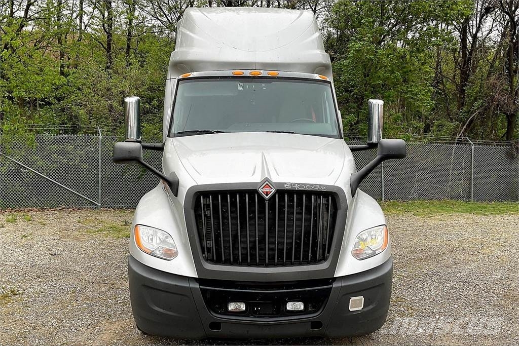 International LT625 6x4 Prime Movers
