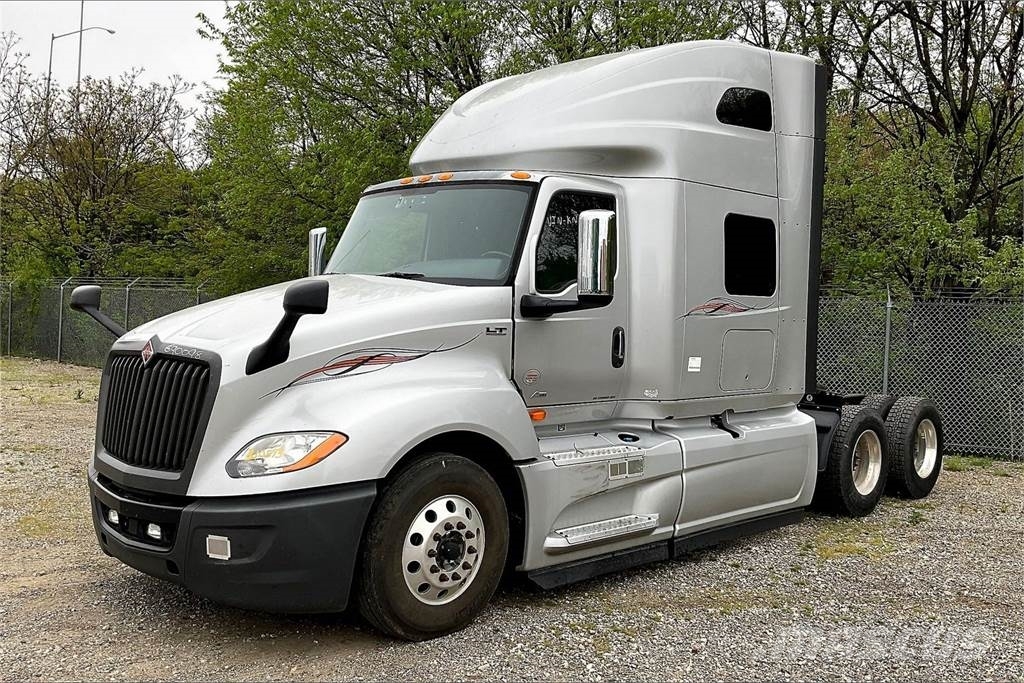 International LT625 6x4 Prime Movers