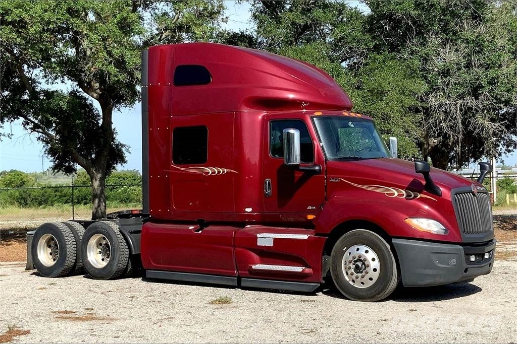 International LT625 6x4 Prime Movers