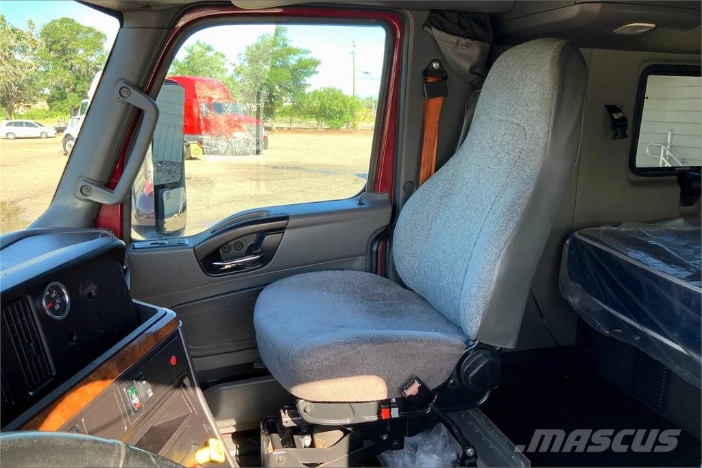 International LT625 6x4 Prime Movers