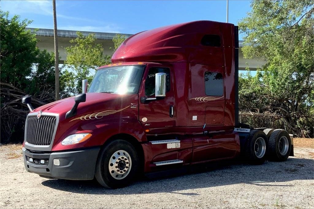 International LT625 6x4 Prime Movers