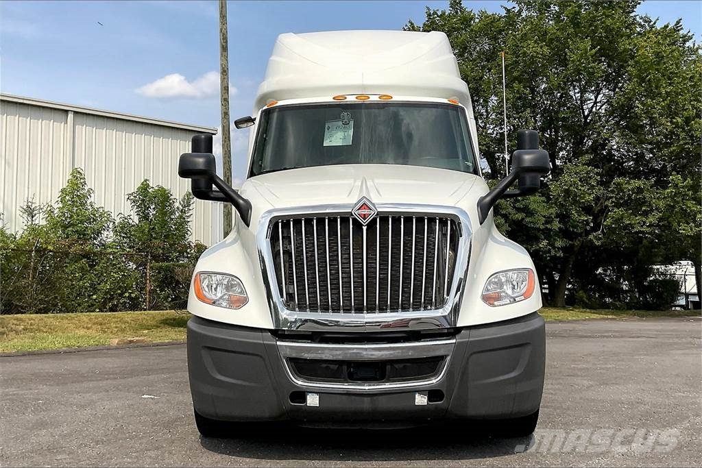 International LT625 6x4 Τράκτορες