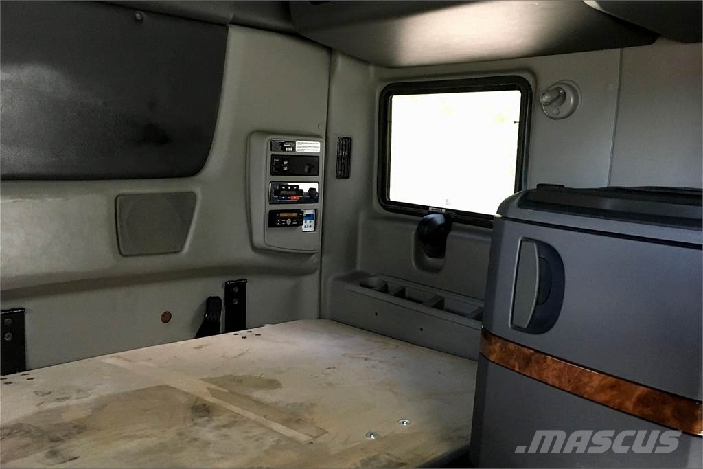 International LT625 6x4 Prime Movers