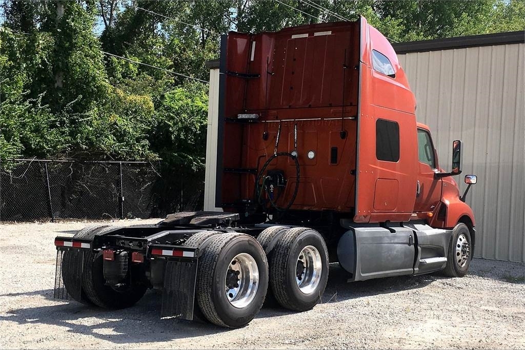 International LT625 6x4 Prime Movers