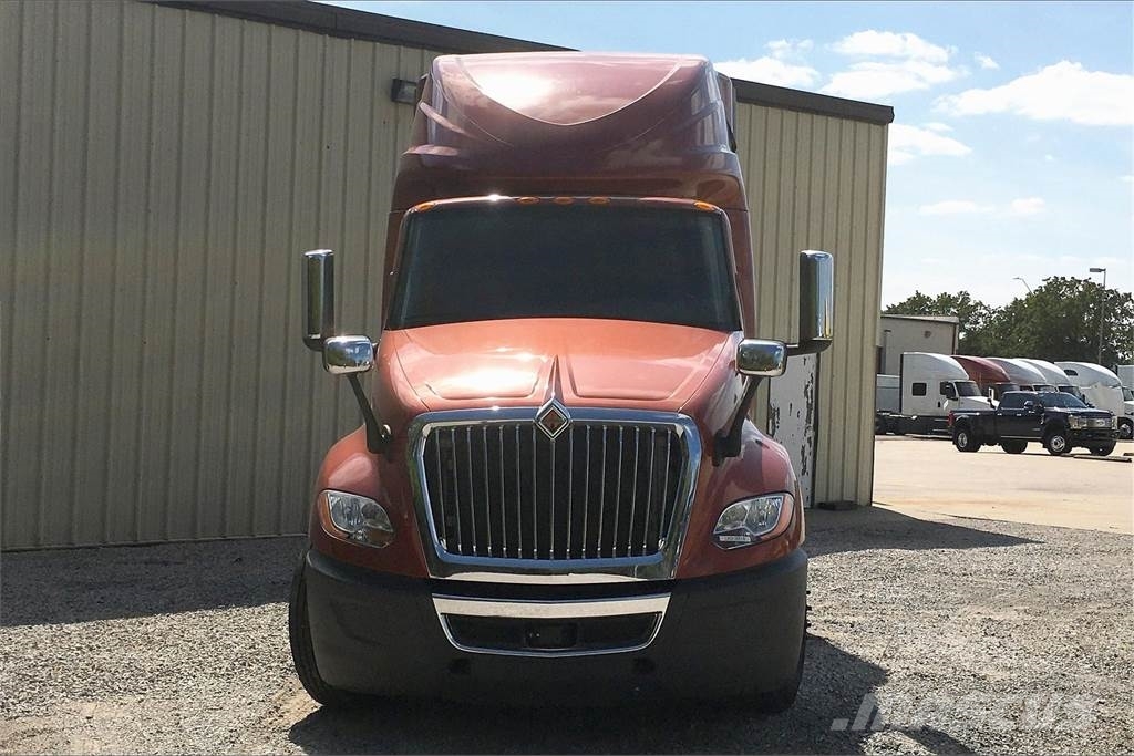 International LT625 6x4 Prime Movers