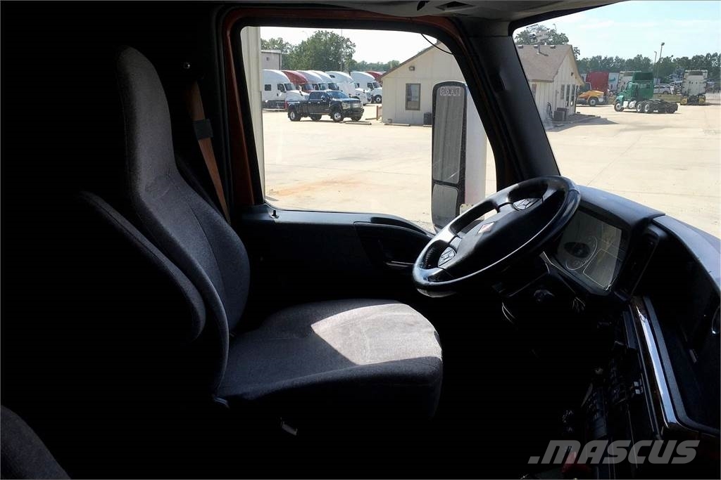 International LT625 6x4 Prime Movers